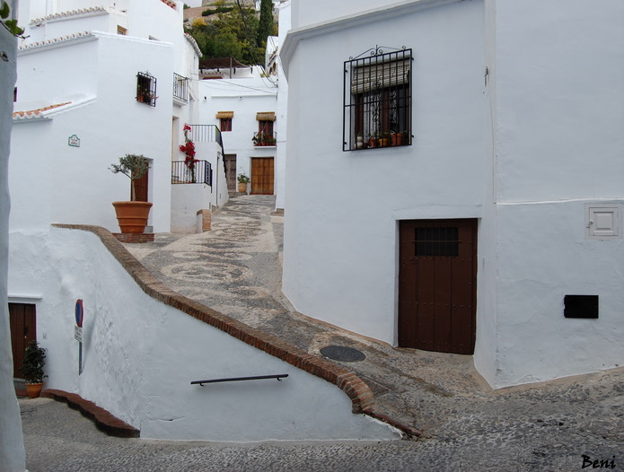 A typical Frigiliana cul-de-sac. A typical Frigiliana cul-de-sac leading off the main street and to a quiet and secluded courtyard.