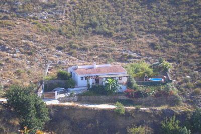 Die Villa aus dem auf einem Hügel von wilden Rosmarin, Thymian und Lavendel.